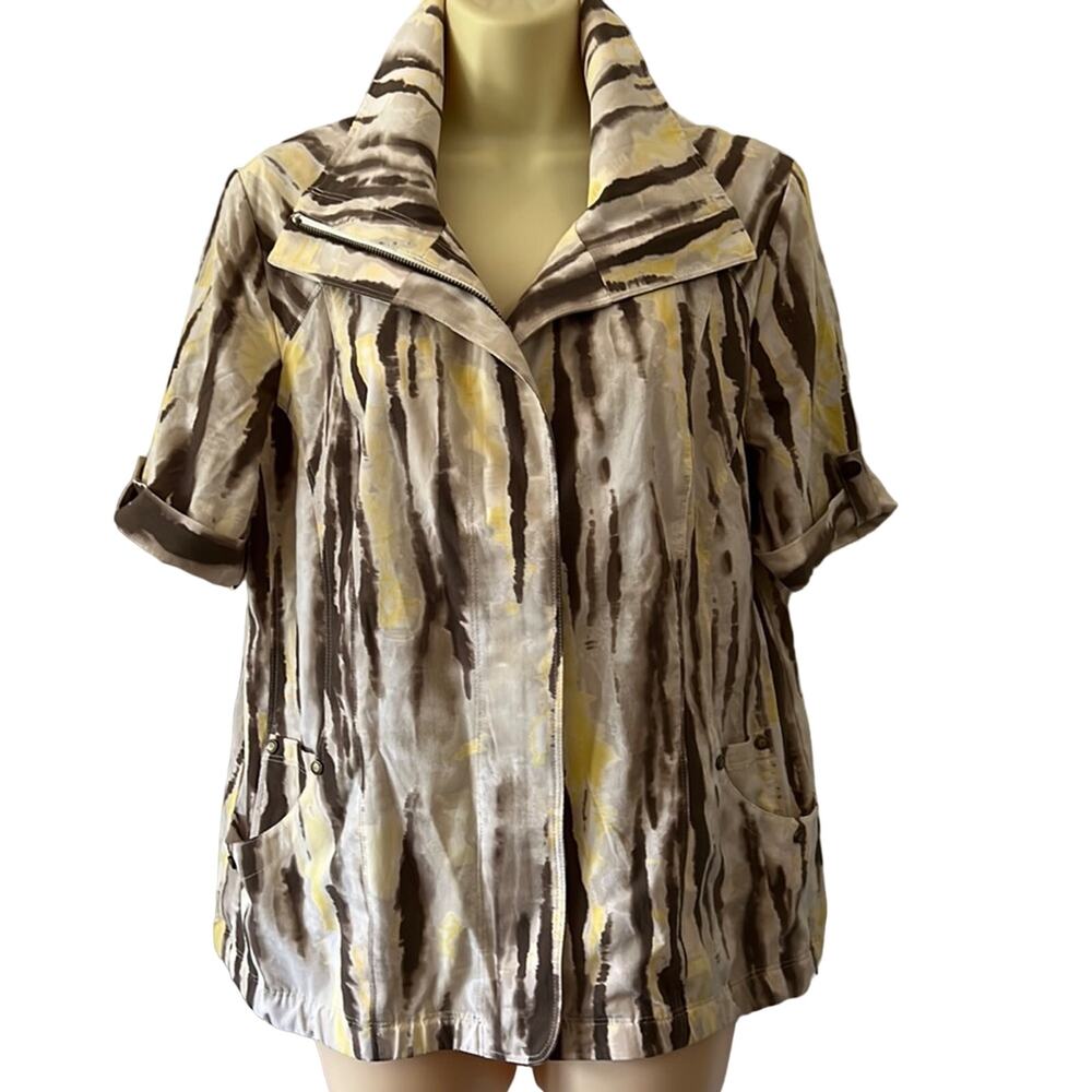 Chico’s Zenergy 1 Gray & Yellow Zip Front Jacket Top Woman Size 8 Short Sleeve